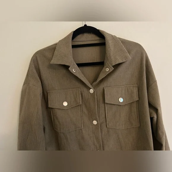 Shacket - Picture 4 of 4